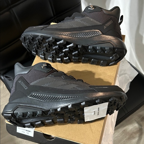 Quechua Men's Black and Gray Athletic Shoes - Picture 4 of 15